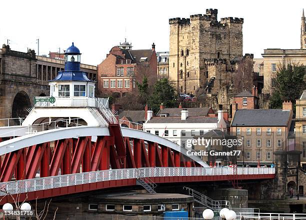 城で、スイングブリッジ、ニューカッスル要タイン - newcastle upon tyne ストックフォトと画像