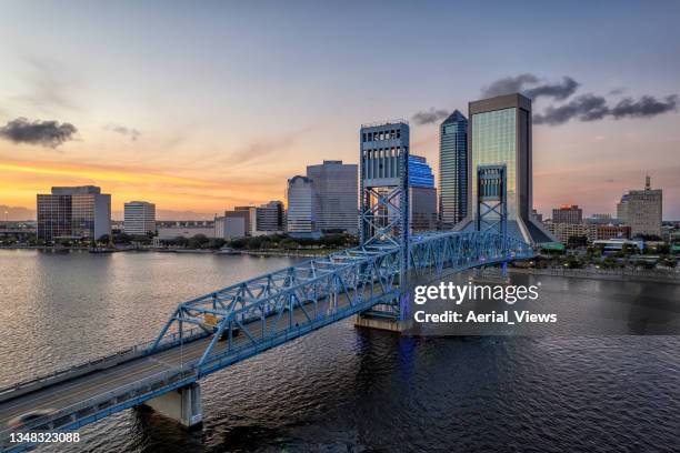 jacksonville at dusk - fl - jacksonville florida transit stock pictures, royalty-free photos & images