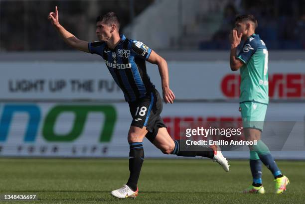 Ruslan Malinovskyi of Atalanta BC celebrates after scoring the opening goal during the Serie A match between Atalanta BC and Udinese Calcio at Gewiss...