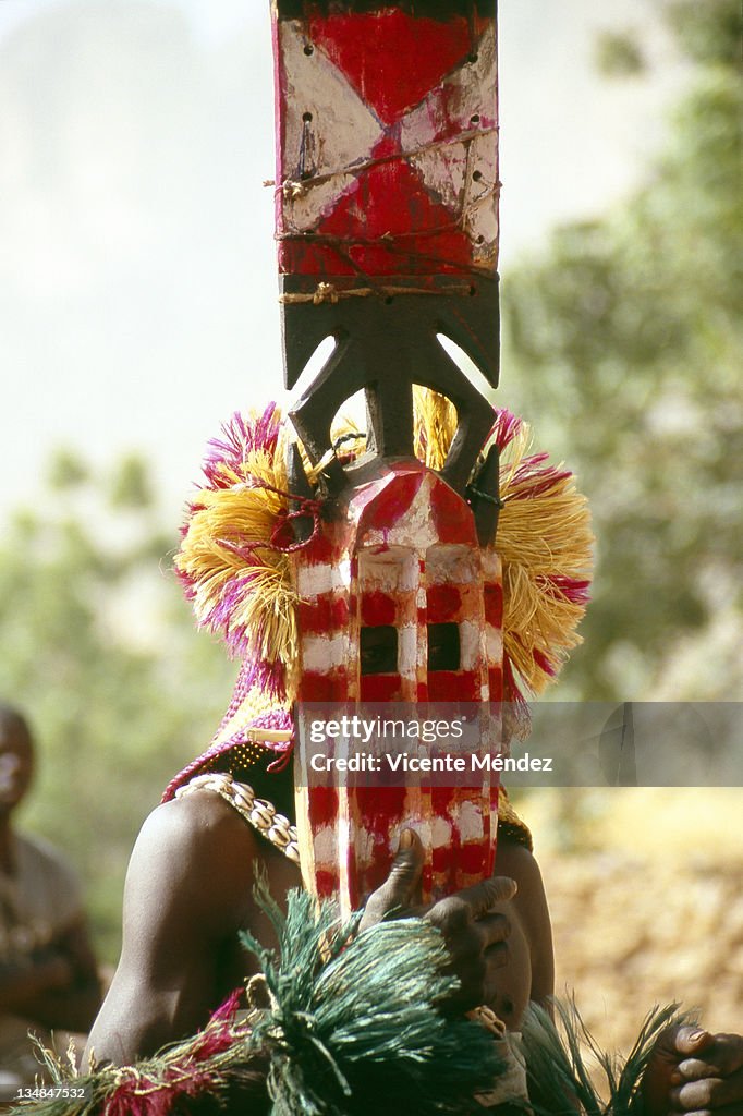 Man wearing sirige mask