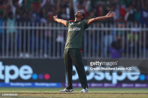 Mohammad Saifuddin of Bangladesh celebrates the wicket of Wanindu Hasaranga of Sri Lanka during the ICC Men's T20 World Cup match between Sri Lanka...