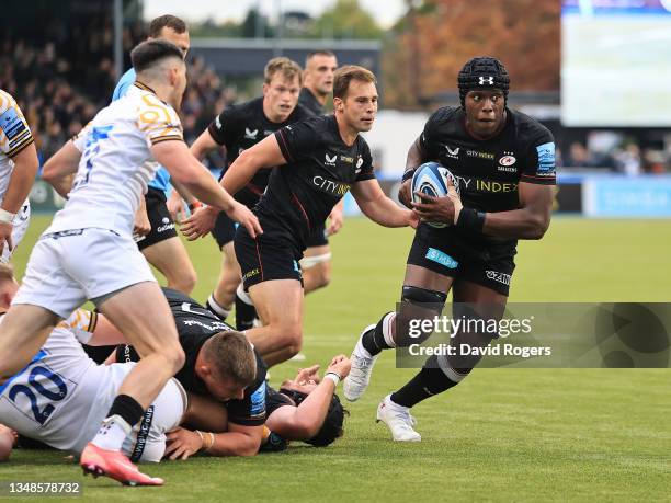 Maro Itoje of Saracens breaks with the ball during the Gallagher Premiership Rugby match between Saracens and Wasps at StoneX Stadium on October 24,...