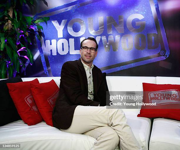 11 Jason Lee Visits Young Hollywood Studio Photos and Premium High Res  Pictures - Getty Images