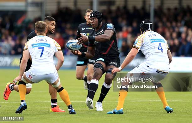 Maro Itoje of Saracens off loads the ball during the Gallagher Premiership Rugby match between Saracens and Wasps at StoneX Stadium on October 24,...
