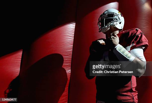 Quarterback Kevin Kolb of the Arizona Cardinals prepares to run out onto the field before the NFL game against the Dallas Cowboys at the University...