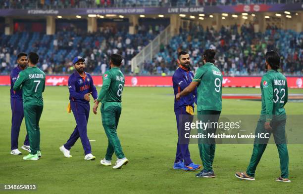 Players of Pakistan and India shake hands following the ICC Men's T20 World Cup match between India and Pakistan at Dubai International Stadium on...