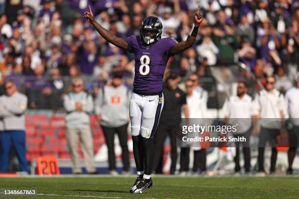 Lamar Jackson of the Baltimore Ravens celebrates a rushing touchdown by Devonta Freeman during second quarter against the Cincinnati Bengals at M&T...