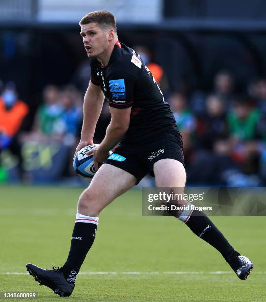 Owen Farrell of Saracens passes the ball during the Gallagher Premiership Rugby match between Saracens and Wasps at StoneX Stadium on October 24,...