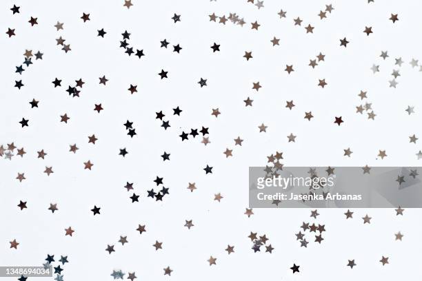 silver  star confetti on white background - star confetti white background stockfoto's en -beelden
