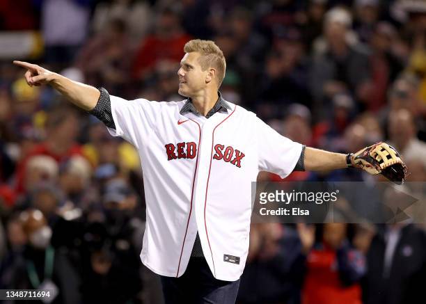 Former Boston Red Sox closing pitcher Jonathan Papelbon throws out the ceremonial first pitch prior to Game Three of the American League Championship...