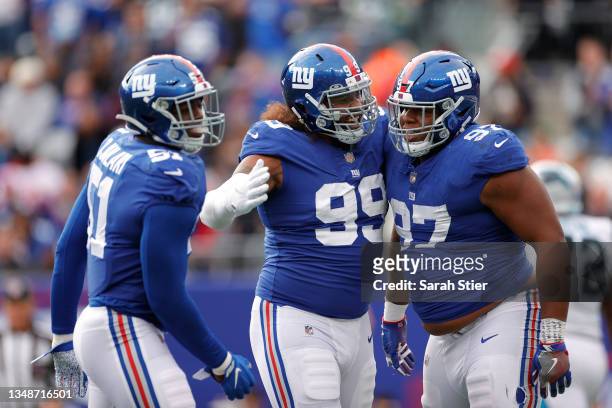 Dexter Lawrence of the New York Giants celebrates a sack with Leonard Williams and Azeez Ojulari during the second half in the game against the...