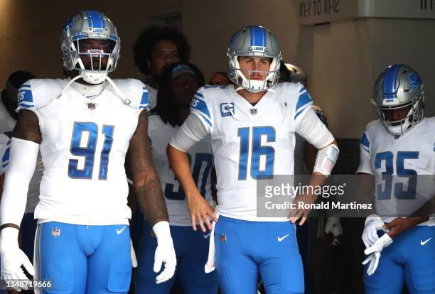 Jared Goff of the Detroit Lions, Michael Brockers and Godwin Igwebuike await to take the field before the game against the Los Angeles Rams at SoFi...