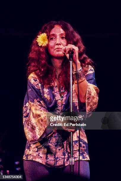 Maria Muldaur performs at the Great American Music Hall in San Francisco, California on November 19, 1975.