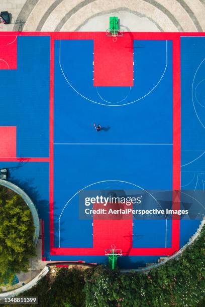 top view of basketball court - basketball court stock pictures, royalty-free photos & images