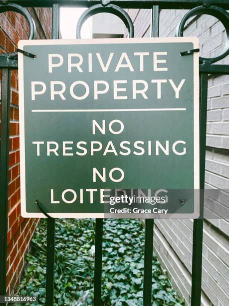 private property / no trespassing / no loitering sign - private property stock pictures, royalty-free photos & images