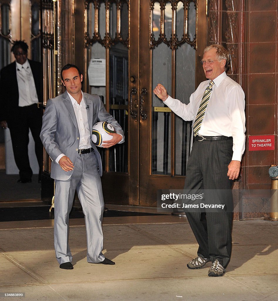 Celebrities Visit "Late Show With David Letterman" - June 28, 2010