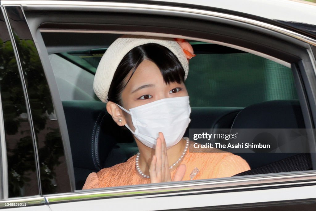 Princess Mako Of Akishino Meets Emperor Emeritus And Empress Emerita Before Commoner Kei Komuro