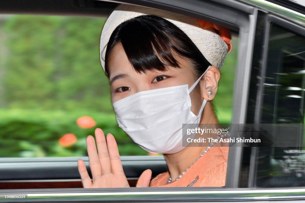 Princess Mako Of Akishino Meets Emperor Emeritus And Empress Emerita Before Commoner Kei Komuro
