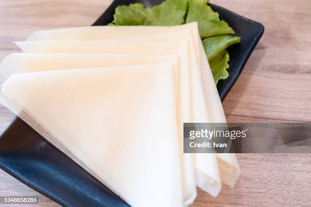 traditional chinese food, sliced thin tofu paper - tofoe stockfoto's en -beelden