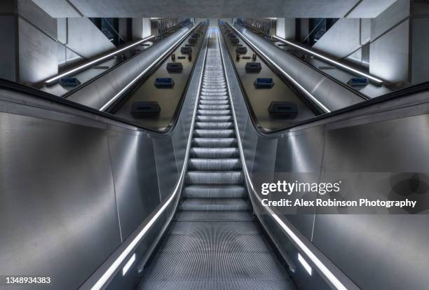 an empty escalator / moving stairway - stairway to heaven englische redewendung stock-fotos und bilder