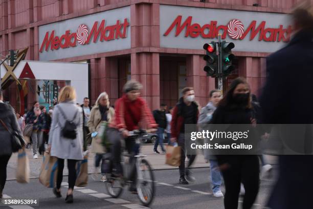 550 Mediamarkt Stock Photos, High-Res Pictures, and Images - Getty Images