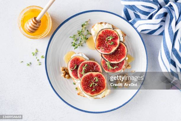 toast or bruschetta with figs and ricotta cheese - cheese on toast stock pictures, royalty-free photos & images