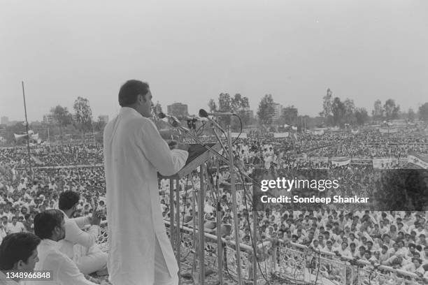 Congress General Secterary Rajiv Gandhi addressing a massive youth rally at Ramlila Grounds in New Delhi on April 13, 1983. (Photo by Sondeep Shankar