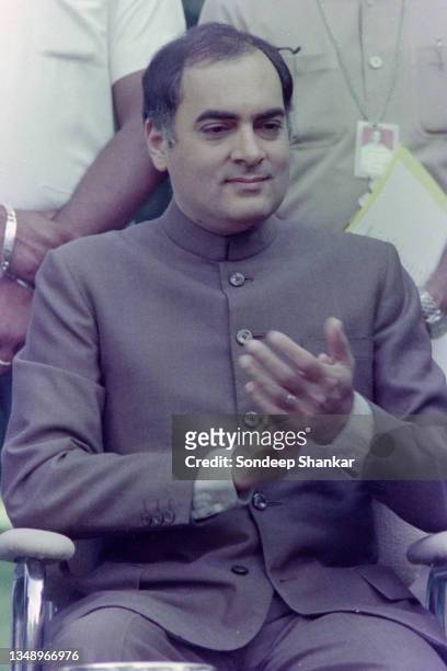 Indian Prime Minister Rajiv Gandhi addressing a gathering at his residence in New delhi on October 01, 1986.