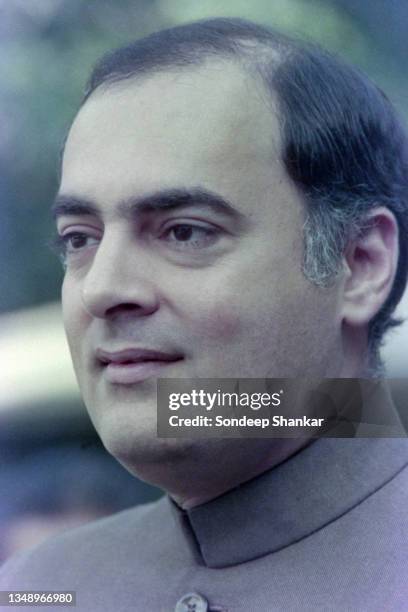 Indian Prime Minister Rajiv Gandhi addressing a gathering at his residence in New delhi on October 01, 1986.