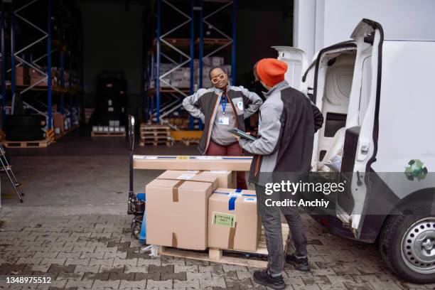 Delivery Truck Depot Photos and Premium High Res Pictures - Getty Images