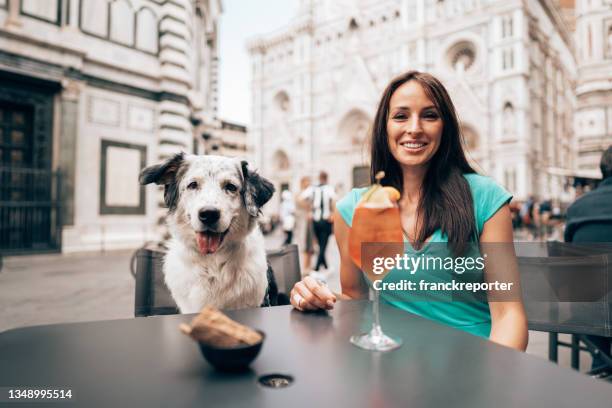 tourist in florence with a dog at the cafe - italy restaurant stock pictures, royalty-free photos & images