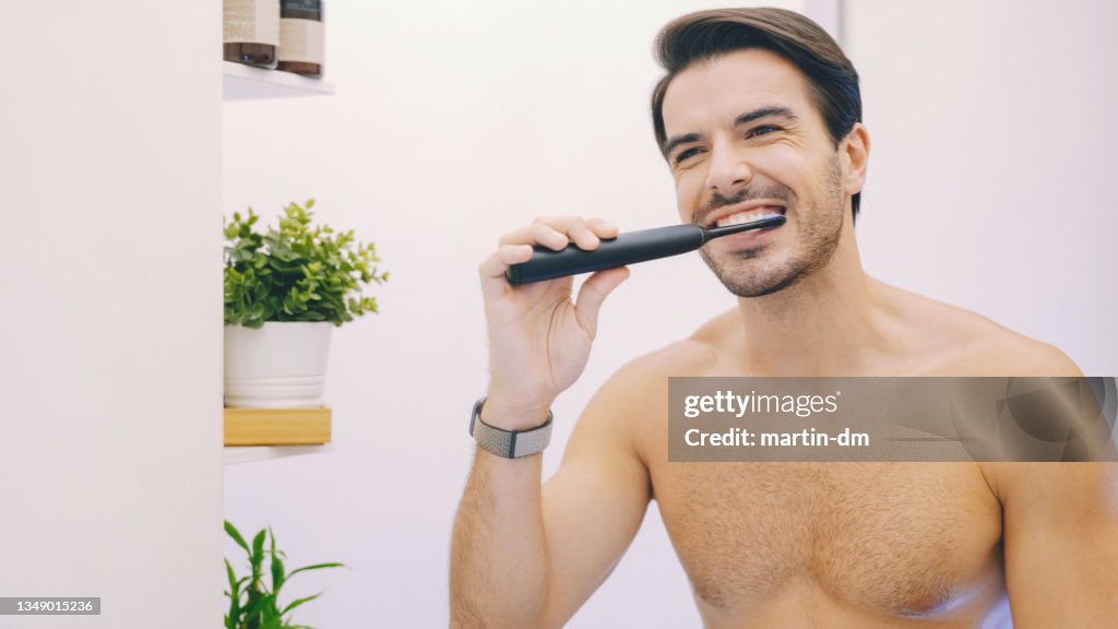 Routine mattutina per un bel sorriso
