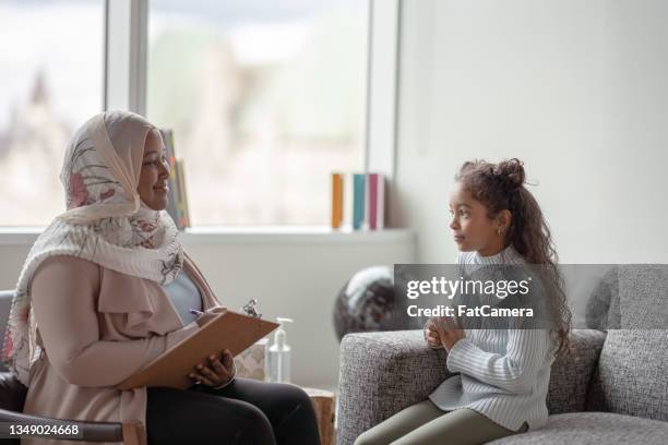 aprendizaje en casa - psychotherapy fotografías e imágenes de stock