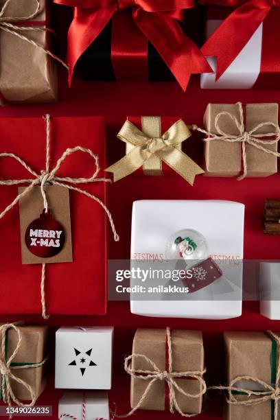 christmas gifts - empty snow globe stock pictures, royalty-free photos & images