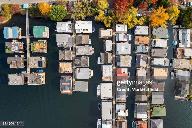 lake union houseboats seattle - seattle homes stock pictures, royalty-free photos & images