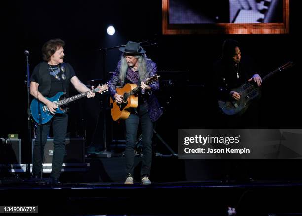 Tom Johnston, Patrick Simmons and John McFee of The Doobie Brothers perform at Bridgestone Arena on October 25, 2021 in Nashville, Tennessee.