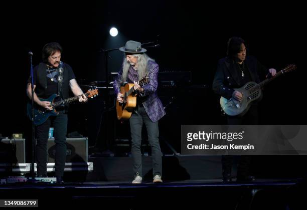 Tom Johnston, Patrick Simmons and John McFee of The Doobie Brothers perform at Bridgestone Arena on October 25, 2021 in Nashville, Tennessee.