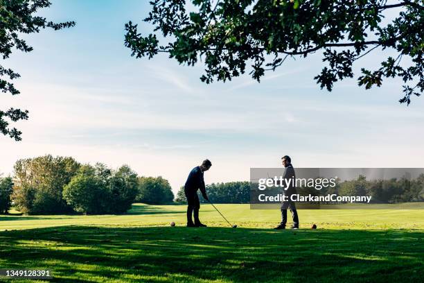 golf coach - golf lessons stock pictures, royalty-free photos & images