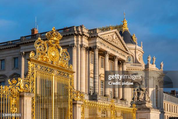 versailles palace, palace of versailles, paris, france - french_crown stock pictures, royalty-free photos & images