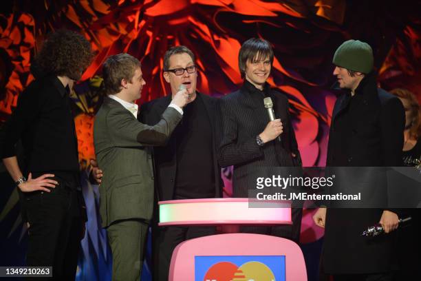 Vic Reeves arrives unannounced to accept the Kaiser Chief's award with them at The 26th BRIT Awards 2006 with Mastercard, Earls Court 1, London, UK,...
