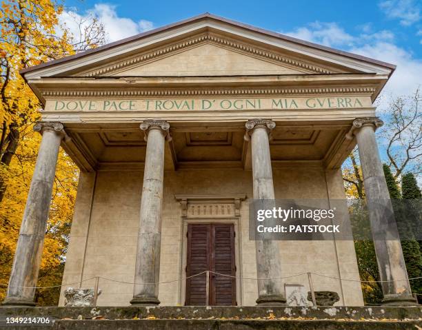 temple of diana, built in 1783 by szymon bogumi zug in arkadia park. - pediment stock pictures, royalty-free photos & images