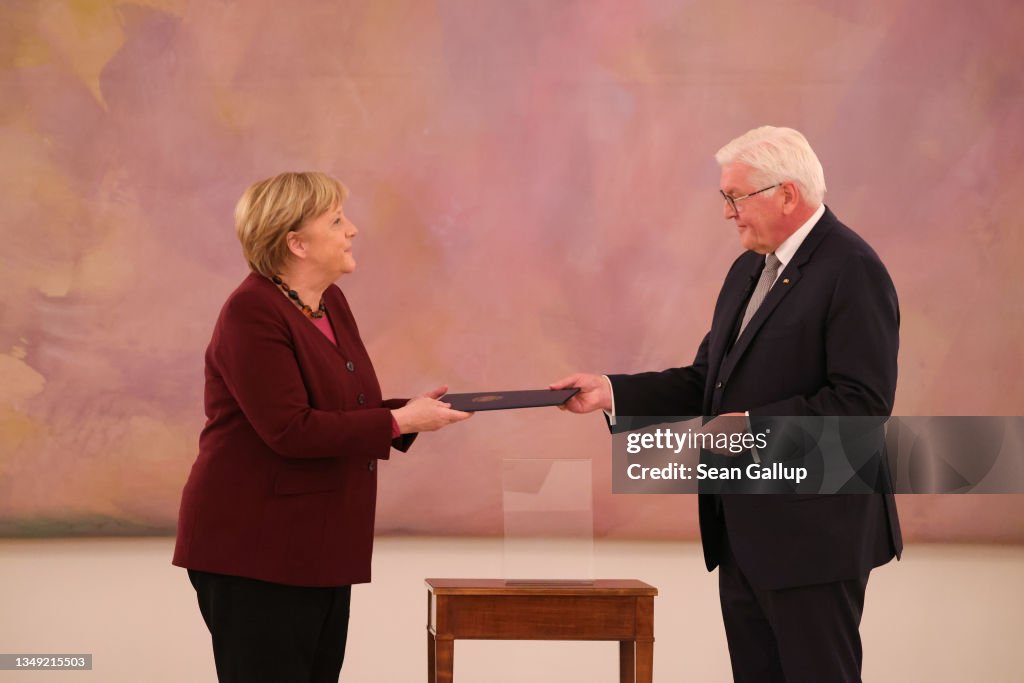 President Steinmeier Decommissions Previous Government