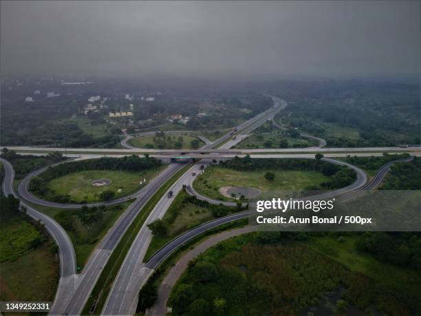 aerial view of highway in city,india - india expressway stock pictures, royalty-free photos & images
