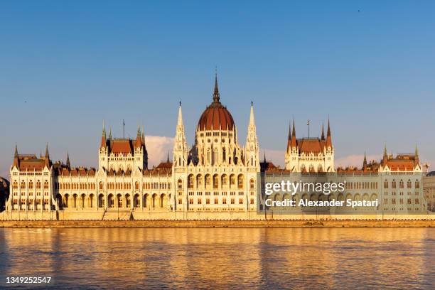 hungarian parliament and danube river on a sunny day, budapest, hungary - budapest skyline stock pictures, royalty-free photos & images