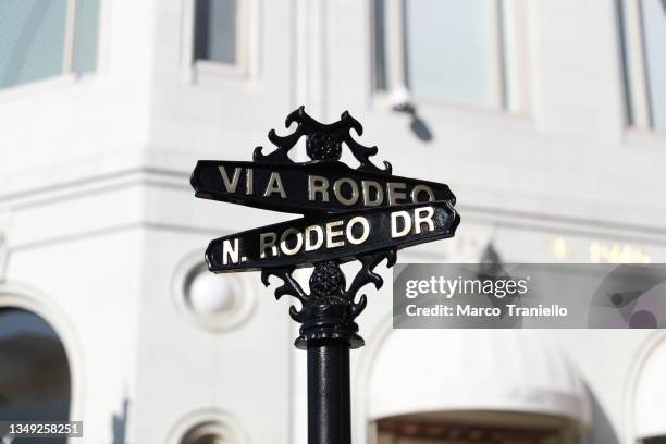 location location location - beverly hills photos et images de collection