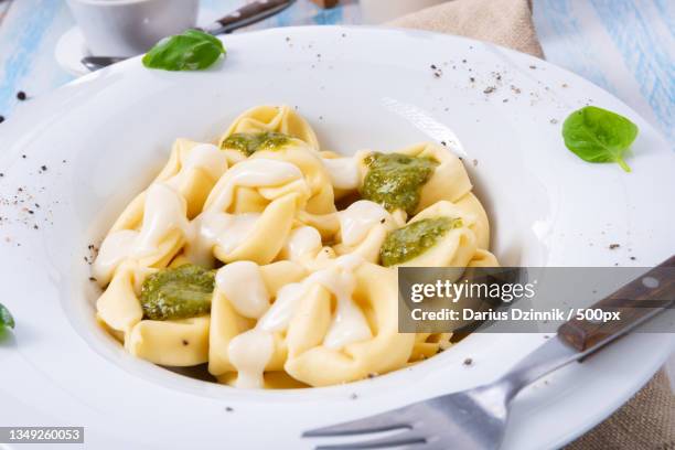 close-up of pasta in plate on table - gemüse grün stock pictures, royalty-free photos & images