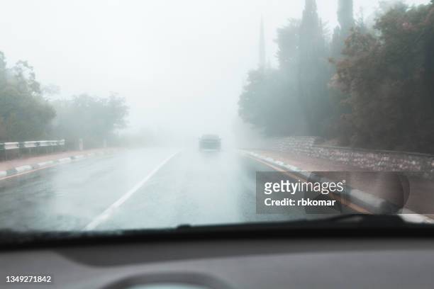 heavy fog on a suburban highway - back shot position stock pictures, royalty-free photos & images