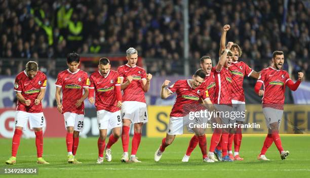 The players of Freiburg celebrate after winning the DFB Cup second round match between VfL Osnabrück and SC Freiburg at Stadion an der Bremer Brücke...