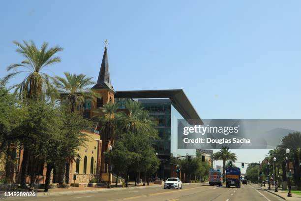 college campus - university of arizona stock-fotos und bilder