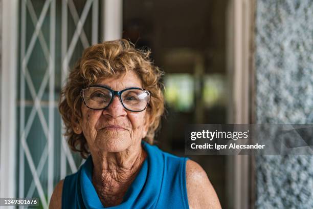 elderly woman at the door of the house - 80 year old women stock pictures, royalty-free photos & images